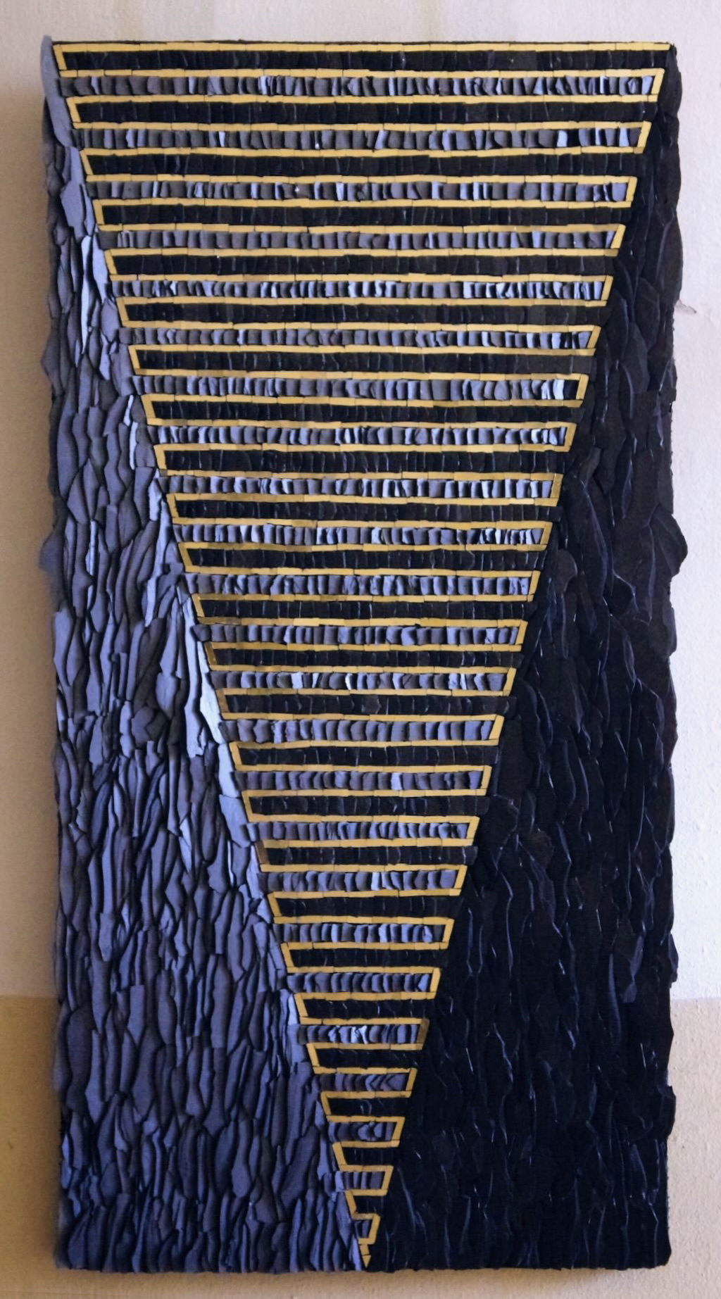 Nouvel ordre, ardoise, or, 96x50, 2024